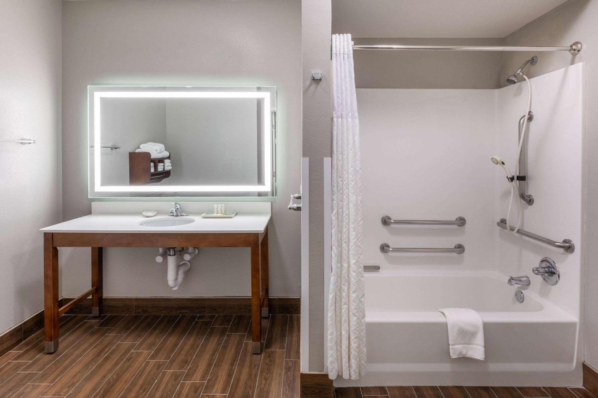 La Quinta By Wyndham Houston Nw Beltway8/westrd Hotel 3*