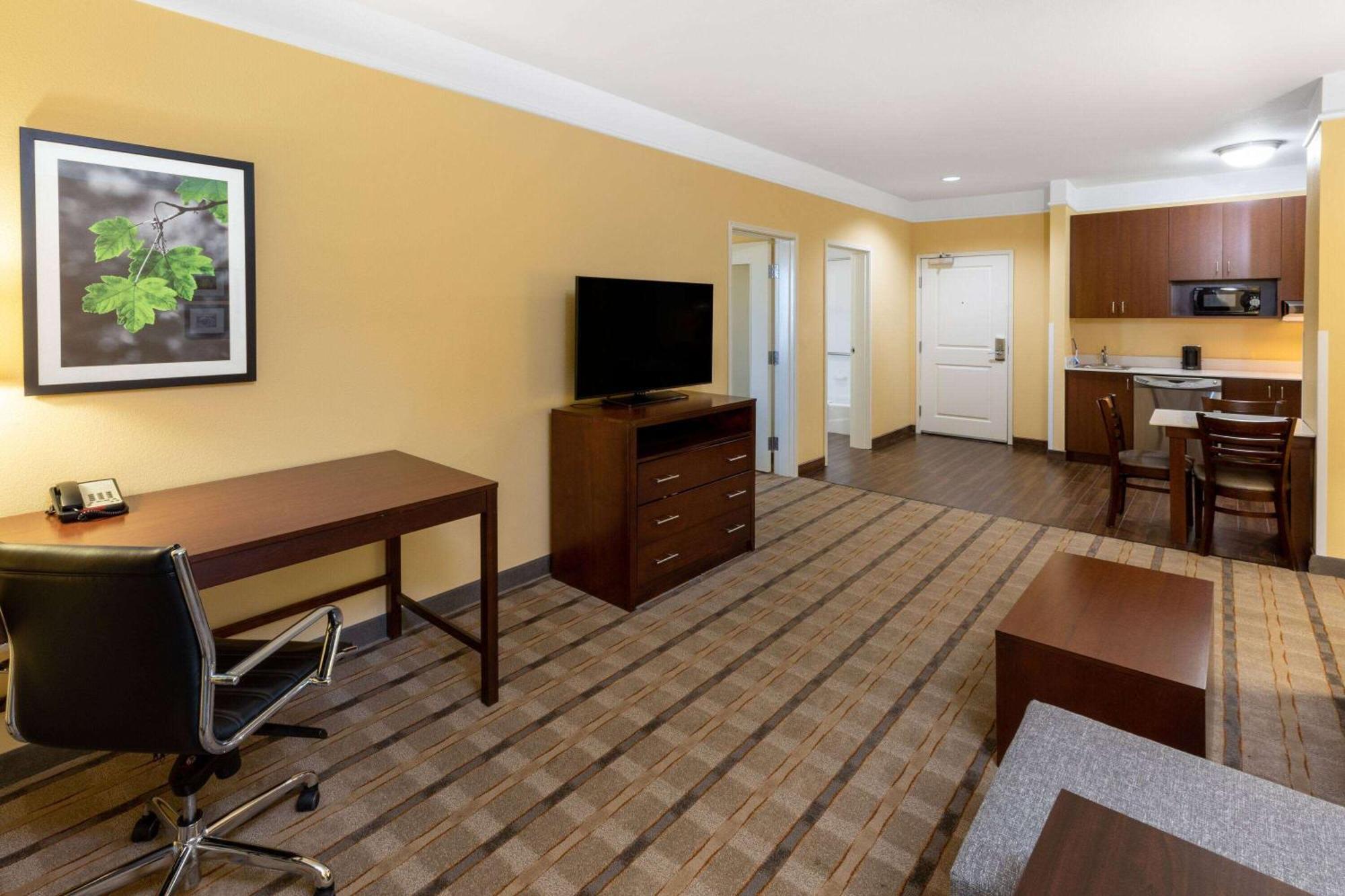 La Quinta By Wyndham Houston Nw Beltway8/westrd Hotel